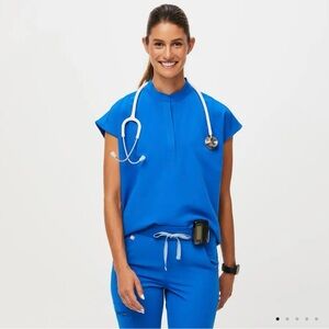Large Figs Rafaela oversized scrub top